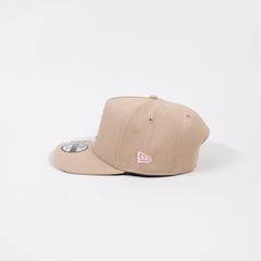 NEW ERA EXCLUSIVE A-FRAME LIGHT KHAKI NEW YORK YANKEES SNAPBACK W/ 1999 WORLD SERIES SIDE PATCH